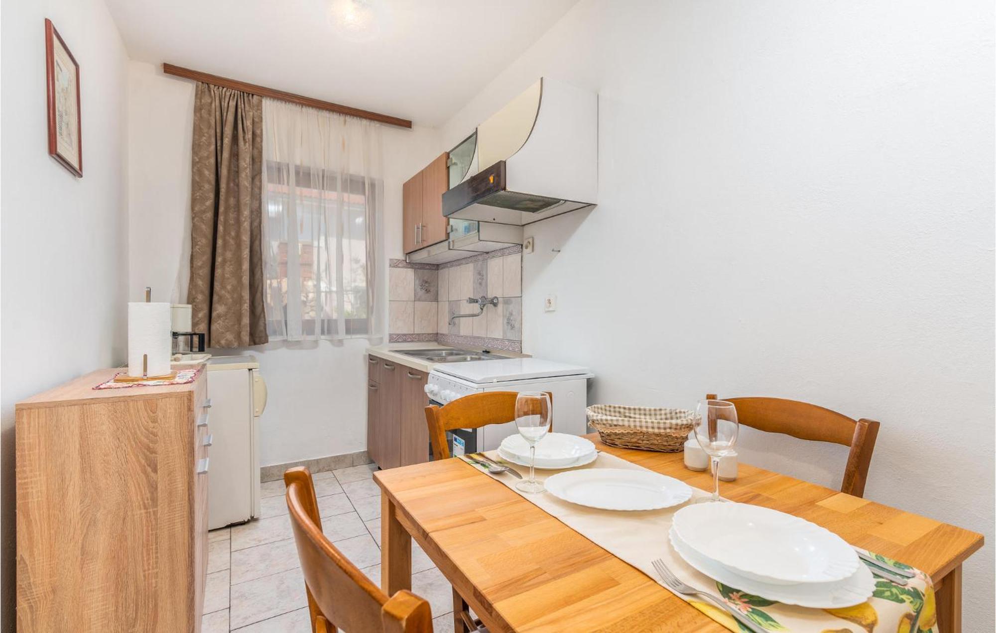 Gorgeous Apartment In Krk With Wifi Крк Екстер'єр фото