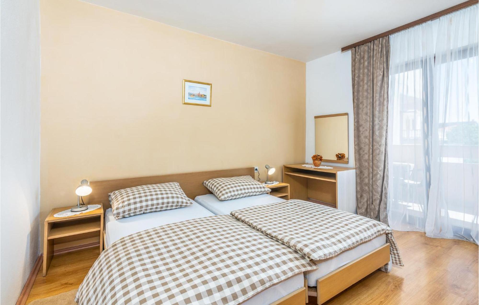 Gorgeous Apartment In Krk With Wifi Крк Екстер'єр фото