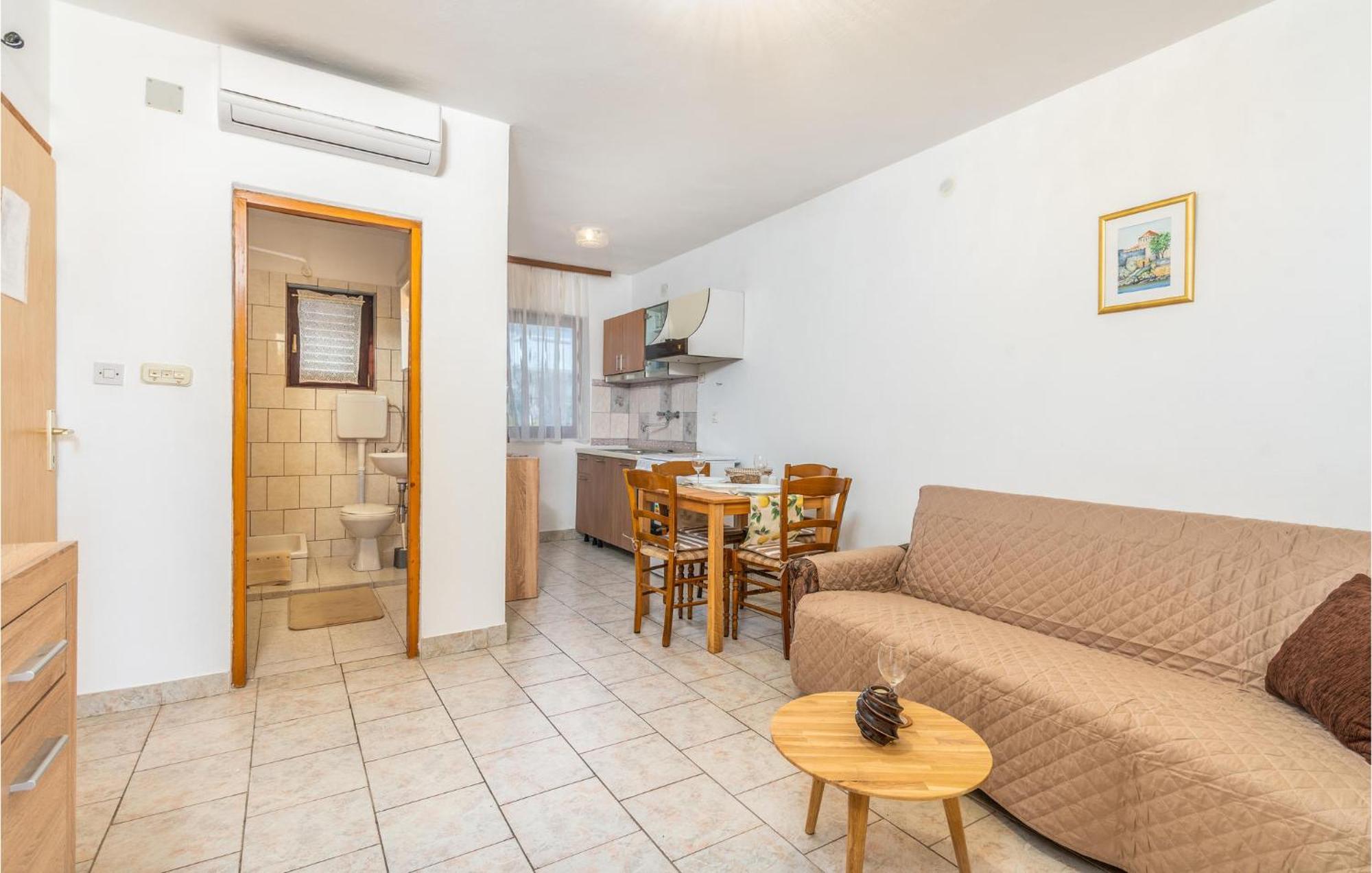 Gorgeous Apartment In Krk With Wifi Крк Екстер'єр фото